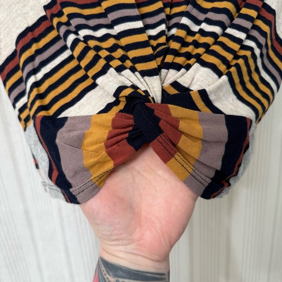 🌈5/$25 BUNDLE! EUC! Gaze Striped Twist Front Crop Top - Picture 5 of 6